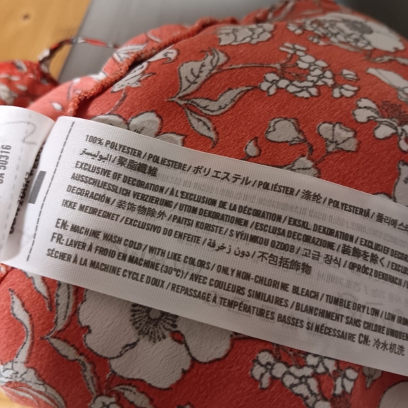 Hollister XS Red Flowy Floral Top - Picture 8 of 9